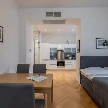 Upscale Apartment In Prime Location Near All Sights Prague Exterior photo