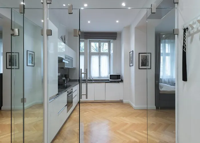 Upscale Apartment In Prime Location Near All Sights