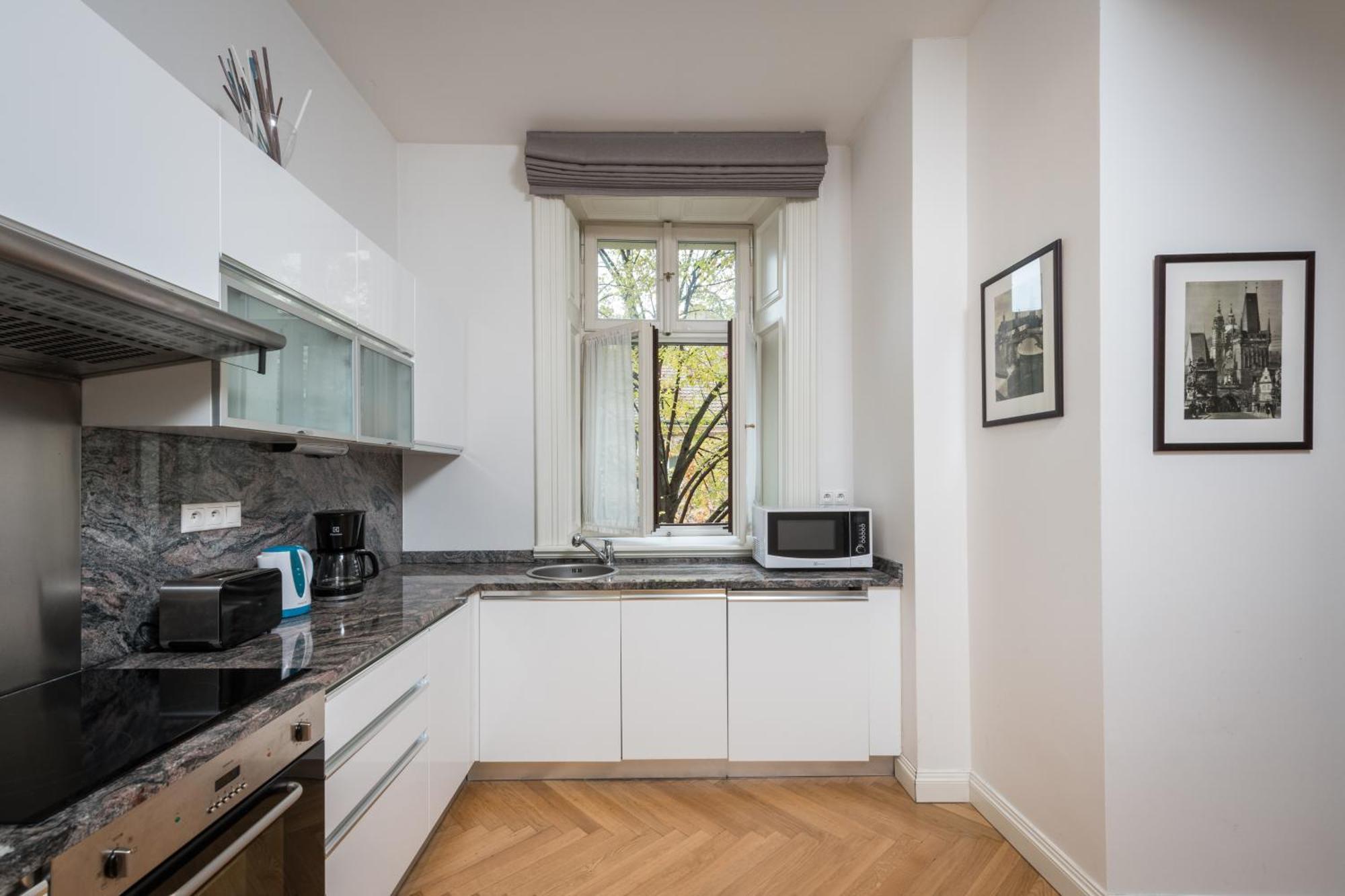 Upscale In Prime Location Near Sights Appartamento *