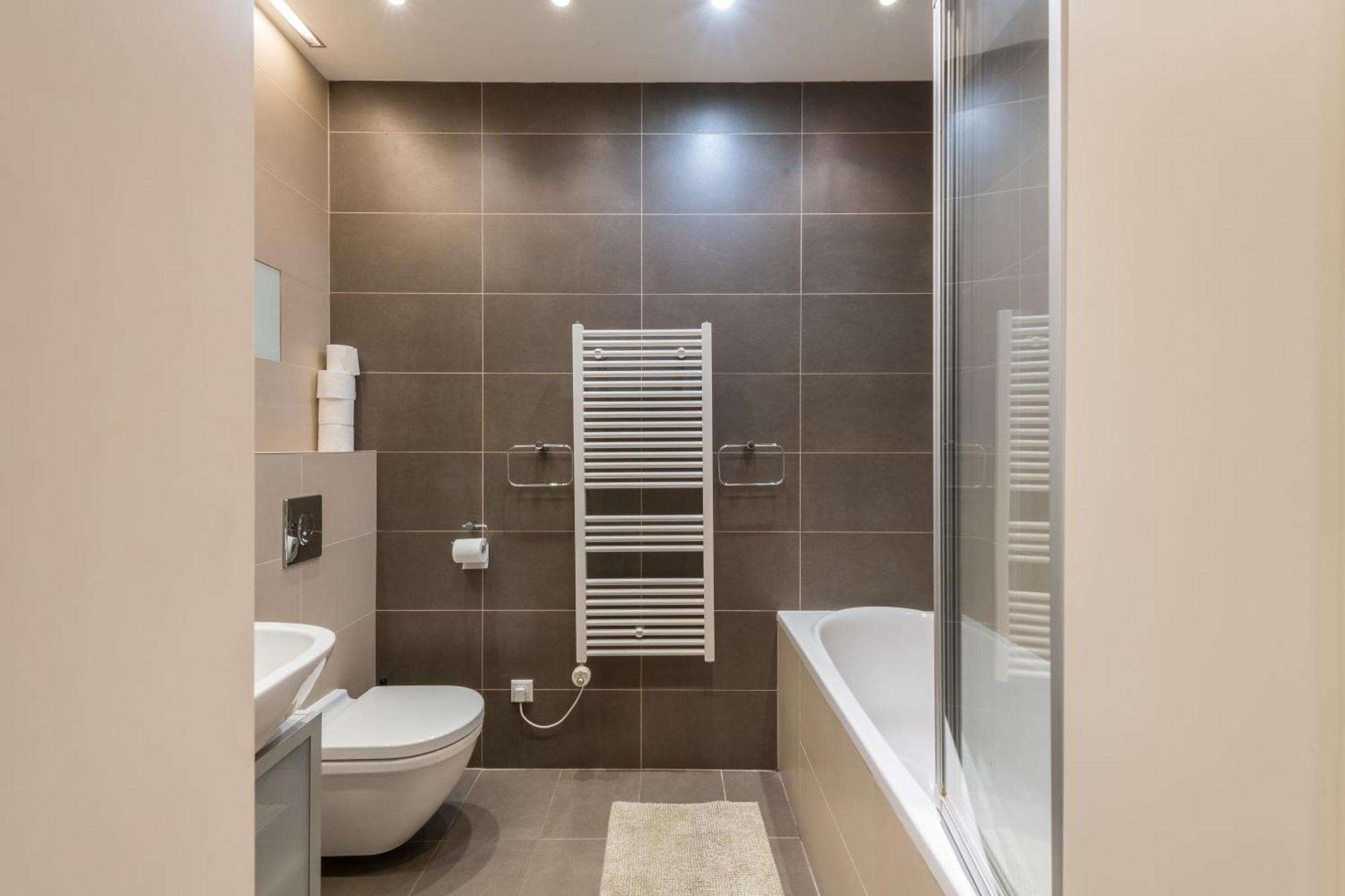 Upscale In Prime Location Near Sights Appartamento